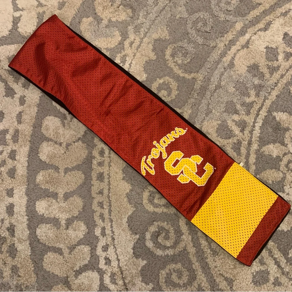 USC‎ Trojans Scarf with Inside Zipper Pocket MVF Brand By Littlearth Adult OSFA